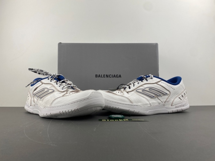 B*alenciaga Hamptons AM 20260115-10