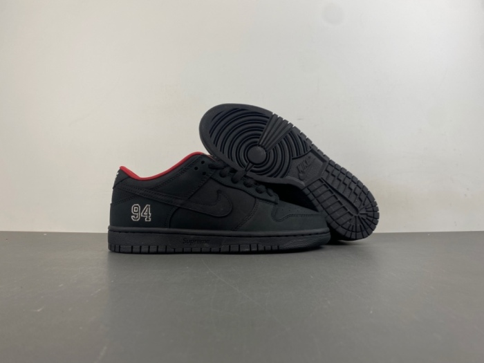SB Dunk Low Supreme 94 Black HQ8487-001