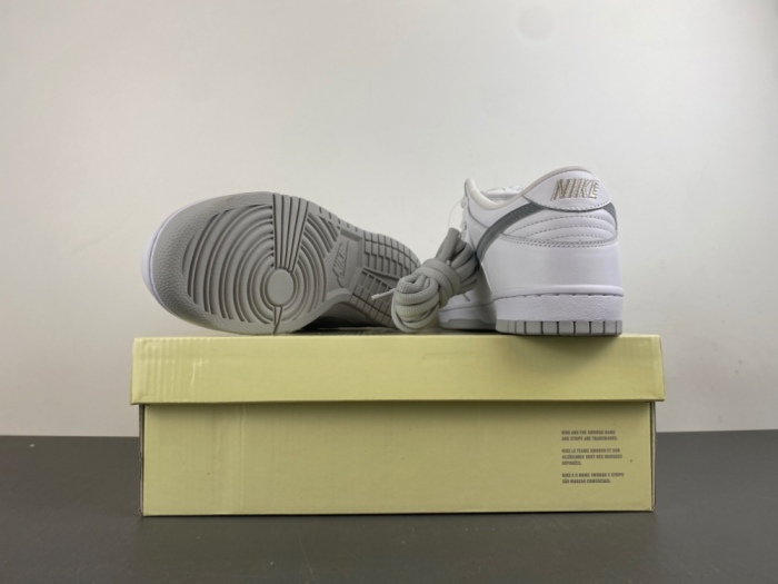 SB Dunk Low Supreme 94 White Metallic Silver HQ8487-100