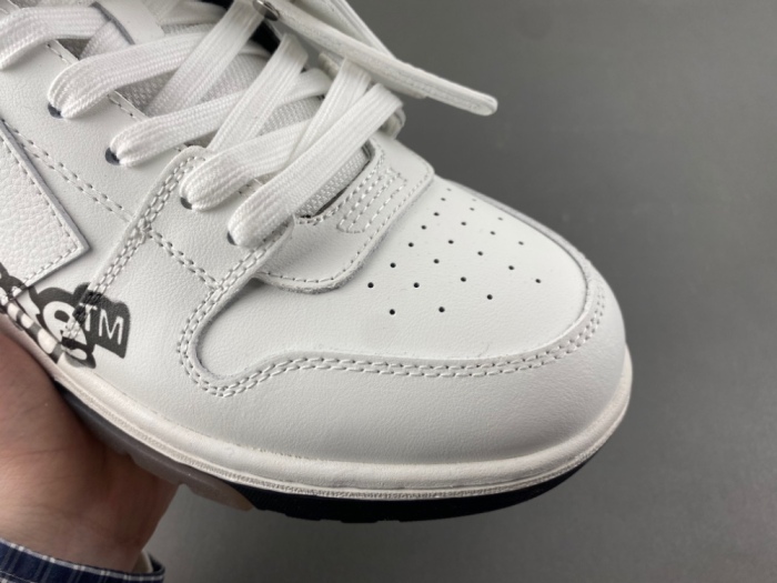 O*ff W*hite Out Of Office OOO Low Tops MK 20260120-10