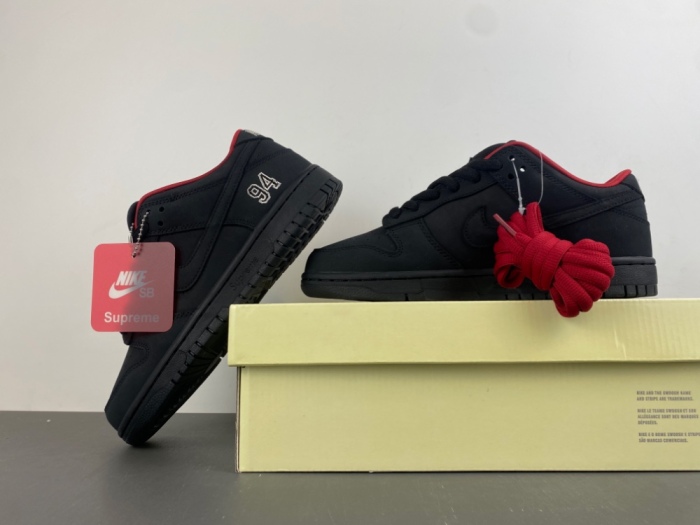 SB Dunk Low Supreme 94 Black HQ8487-001