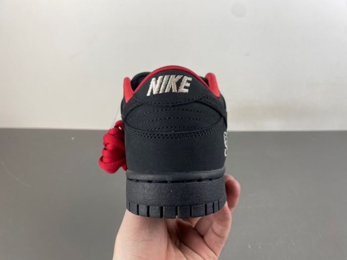 SB Dunk Low Supreme 94 Black HQ8487-001