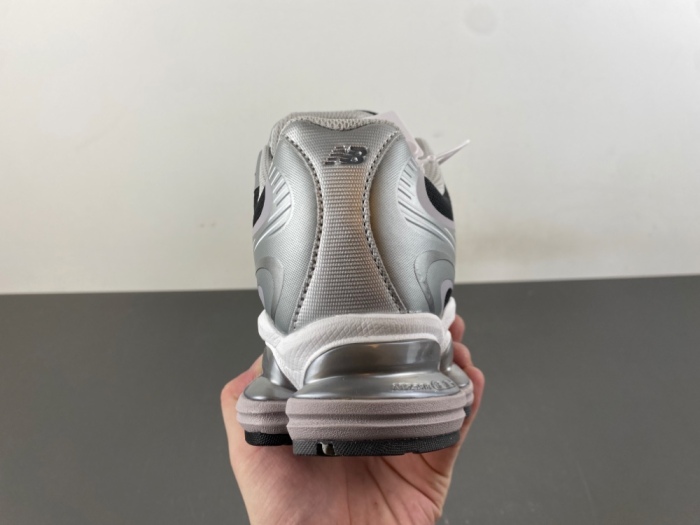 New Balance Abzorb 2000 Silver Metallic-Faded Black U20003OZ