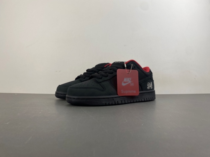 SB Dunk Low Supreme 94 Black HQ8487-001