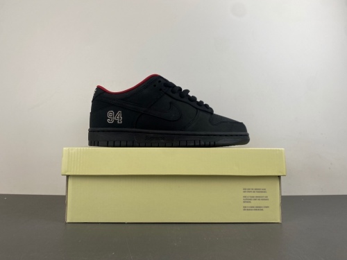 SB Dunk Low Supreme 94 Black HQ8487-001