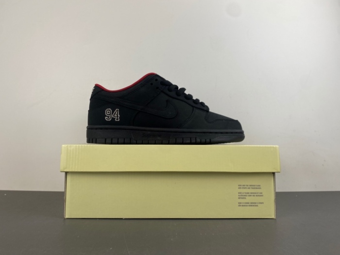 SB Dunk Low Supreme 94 Black HQ8487-001