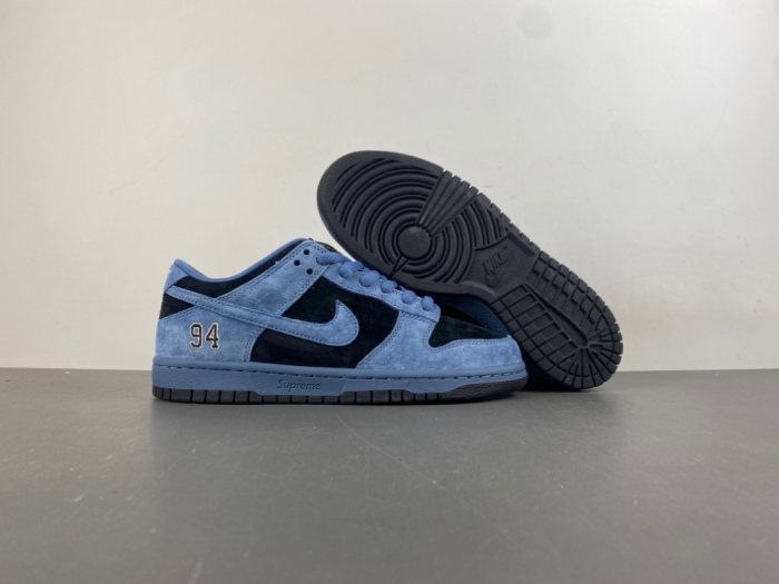 SB Dunk Low Supreme 94 Ocean Fog HQ8487-400