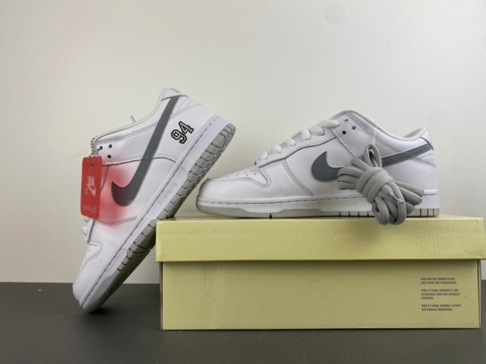SB Dunk Low Supreme 94 White Metallic Silver HQ8487-100