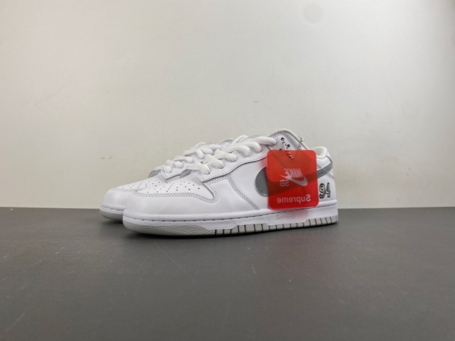 SB Dunk Low Supreme 94 White Metallic Silver HQ8487-100