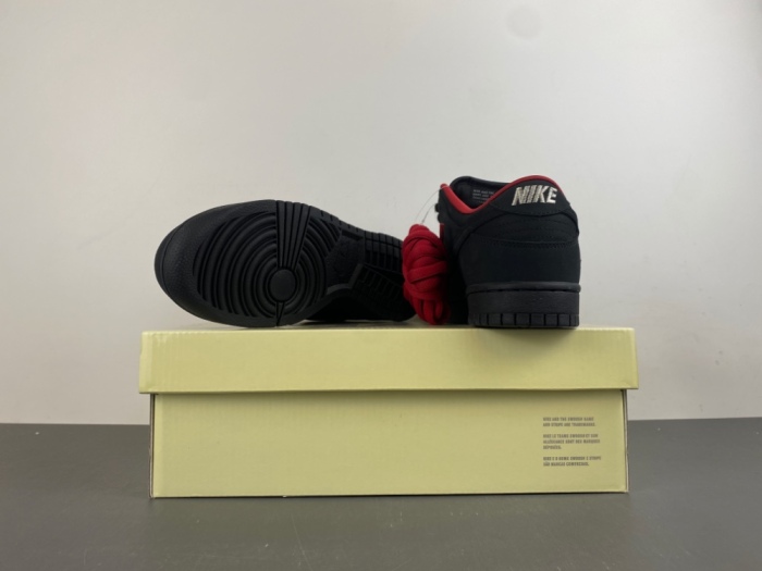 SB Dunk Low Supreme 94 Black HQ8487-001