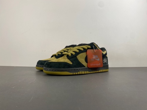 SB Dunk Low Supreme 94 Camper Green HQ8487-300