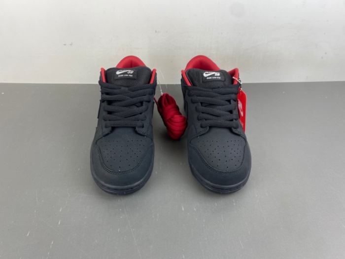 SB Dunk Low Supreme 94 Black HQ8487-001