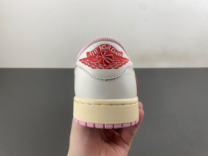 Air Jordan 1 Retro Low OG SP Travis Scott Shy Pink IQ7604-100