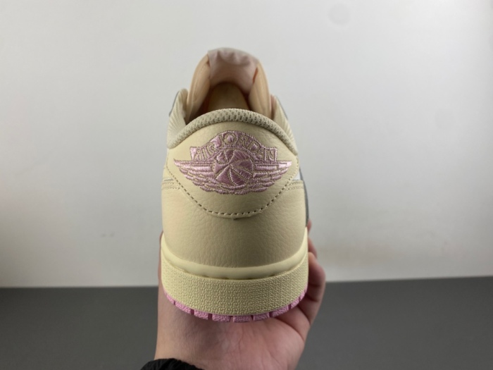 Air Jordan 1 Retro Low OG SP Travis Scott Shy Pink IQ7604-100