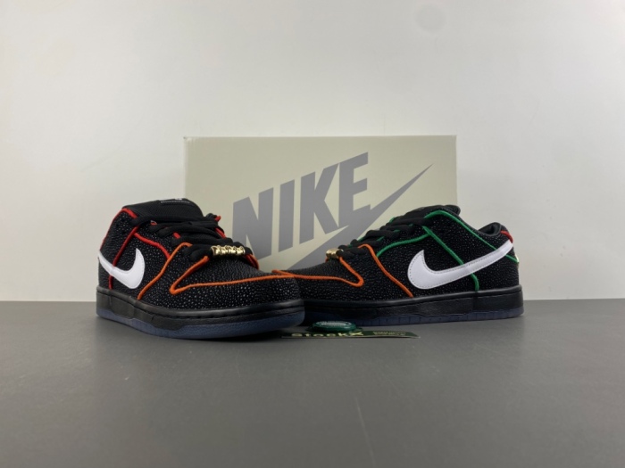 SB Dunk Low Bronx Girls Skate HV1664-001