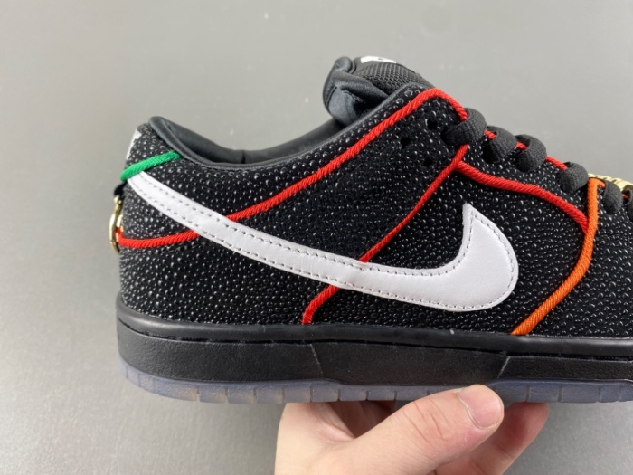 SB Dunk Low Bronx Girls Skate HV1664-001
