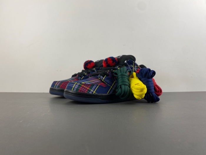 SB Dunk Low Nardwuar II1493-600