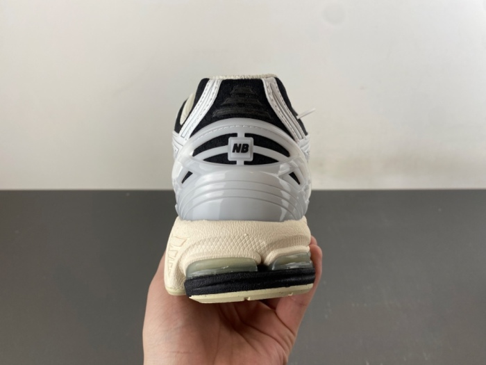 New Balance 1906R White Black Metallic U1906RCI