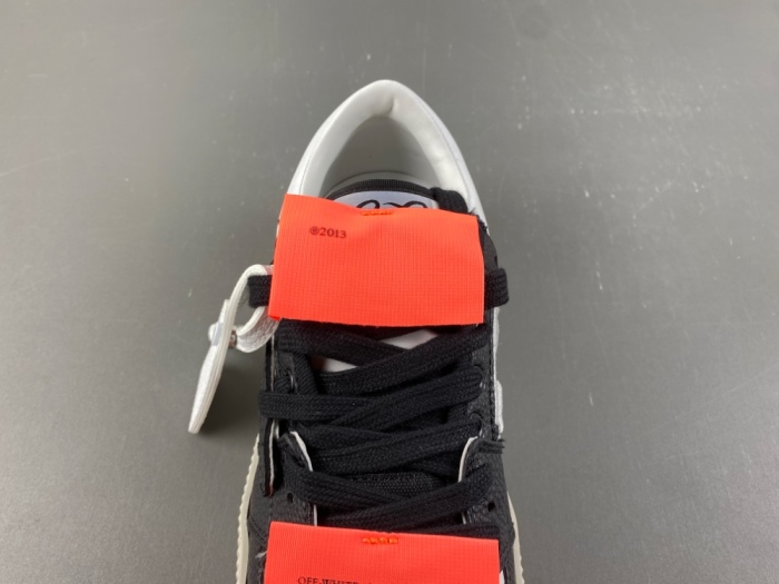 O*ff W*hite Low Tops Sneakers MK 20260812-20