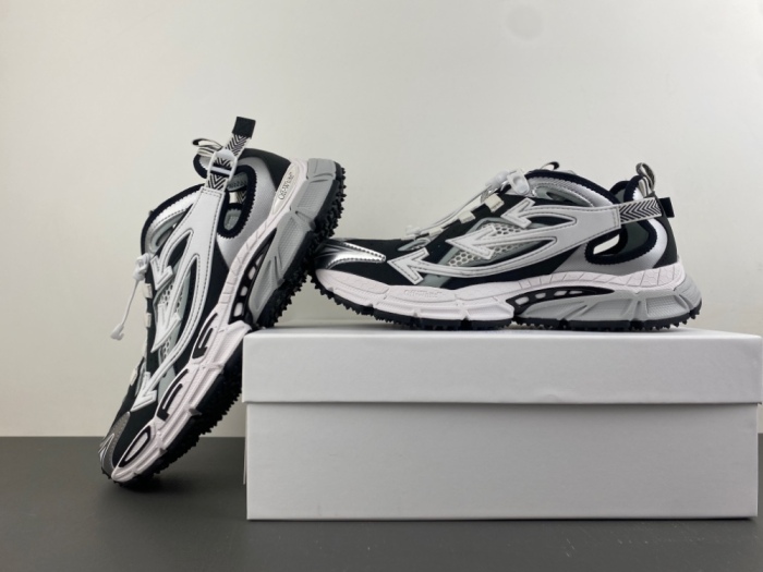 O*ff W*hite Low Tops Sneakers MK 20260827-11