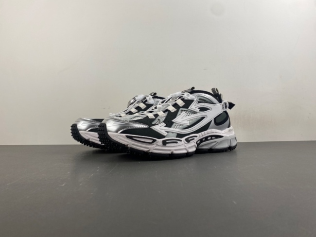 O*ff W*hite Low Tops Sneakers MK 20260827-11