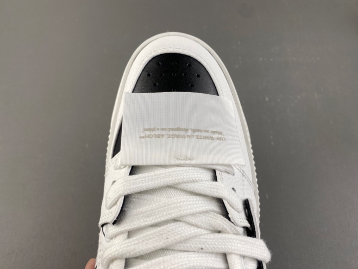 O*ff W*hite Low Tops Sneakers MK 20260827-5