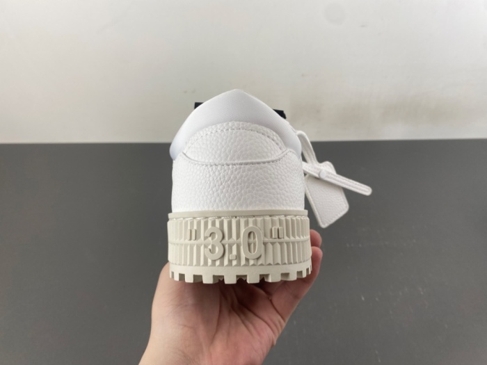 O*ff W*hite Low Tops Sneakers MK 20260827-14