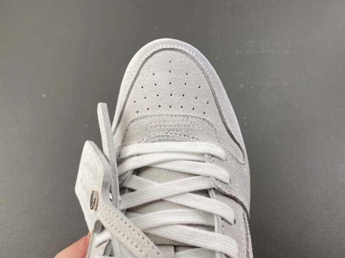 O*ff W*hite Low Tops Sneakers MK 20260901-3