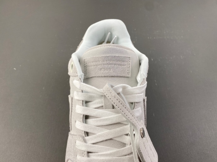 O*ff W*hite Low Tops Sneakers MK 20260901-3