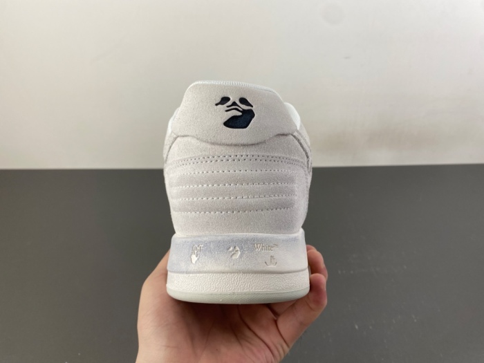 O*ff W*hite Low Tops Sneakers MK 20260901-3