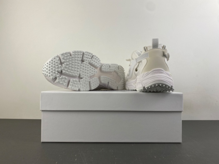 O*ff W*hite Low Tops Sneakers MK 20260907-7