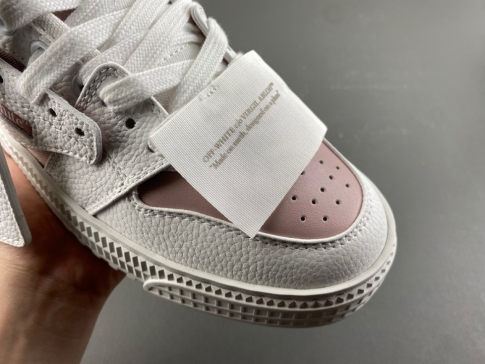O*ff W*hite Low Tops Sneakers MK 20260910-1