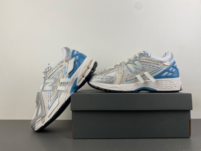 New Balance 1906A Sneaker Sea Salt & Altitude Metallic U19065IC