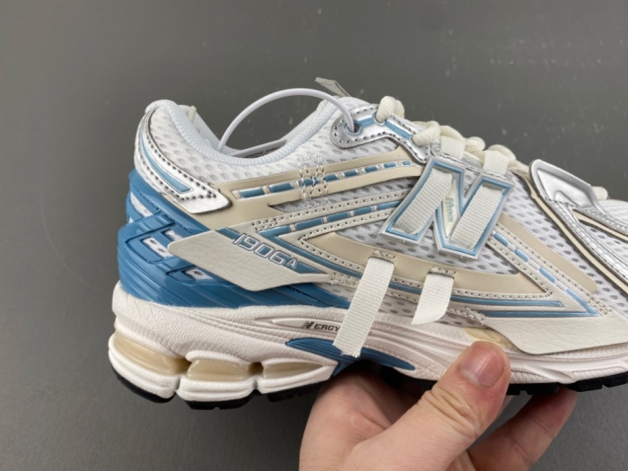New Balance 1906A Sneaker Sea Salt & Altitude Metallic U19065IC