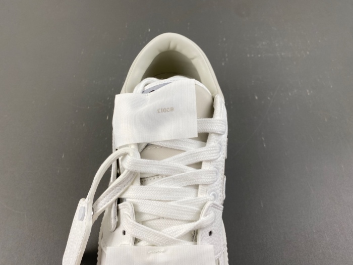 O*ff W*hite Low Tops Sneakers MK 20260910-5