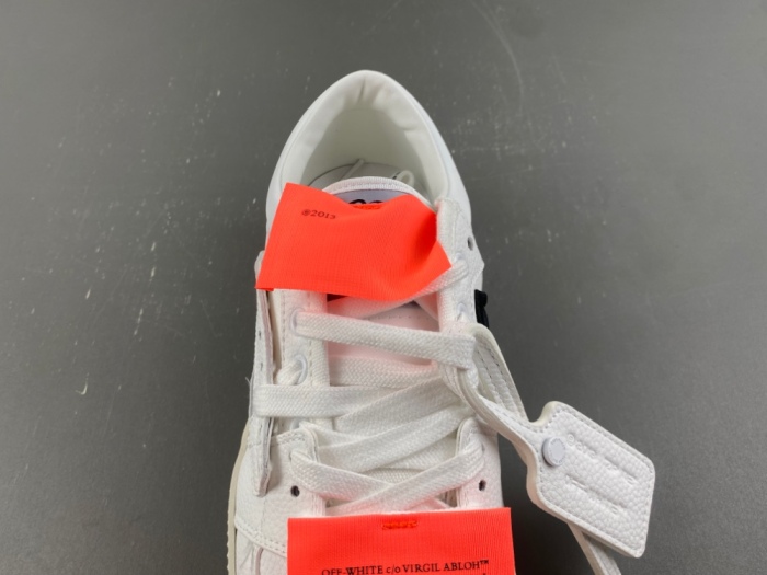 O*ff W*hite Low Tops Sneakers MK 20260912-10