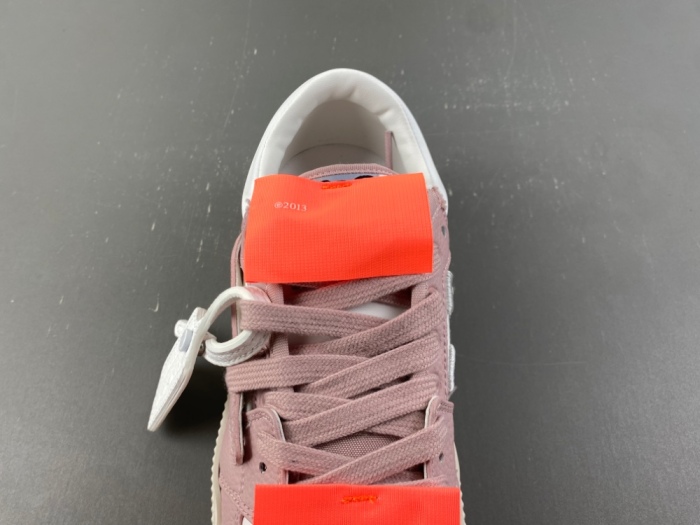 O*ff W*hite Low Tops Sneakers MK 20260912-12
