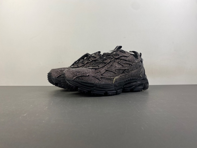 O*ff W*hite Low Tops Sneakers MK 20260915-3