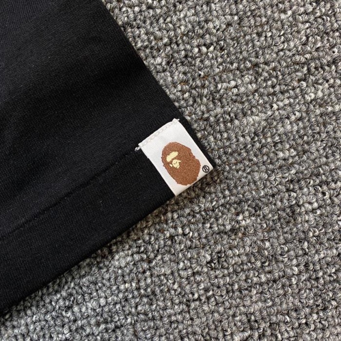 1:1 quality version Ape head behind the badge pattern collection tee