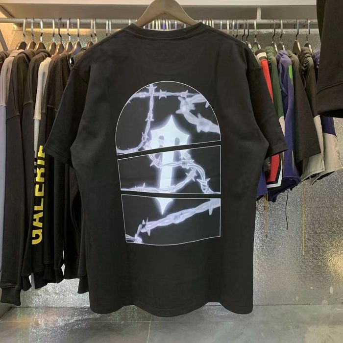 Back luminous letters thorn pattern tee
