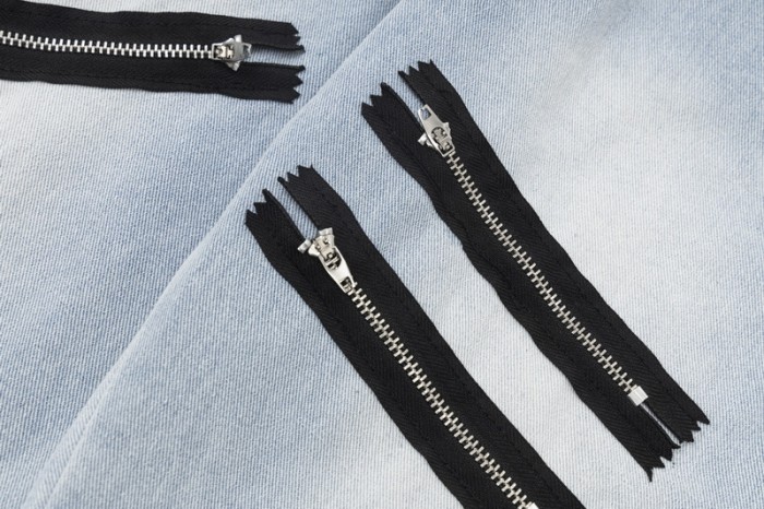 Retro zipper ripped jeans