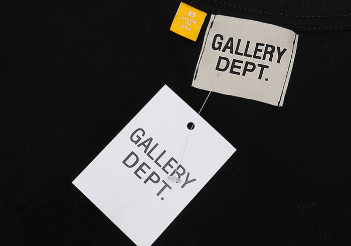 [buy more save more]  Slogan gesture foil letter print loose round neck tee 2 colors