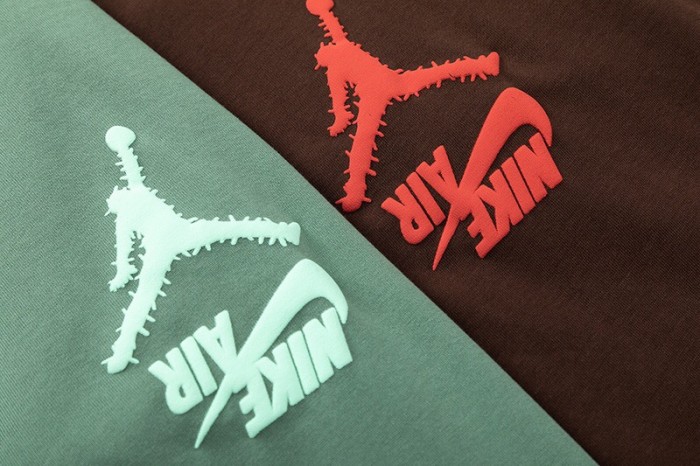 Barbell pattern back foam letters tee 2 colors