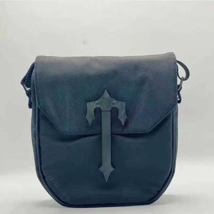 Trapstar Metal T logo retro crossbody bag