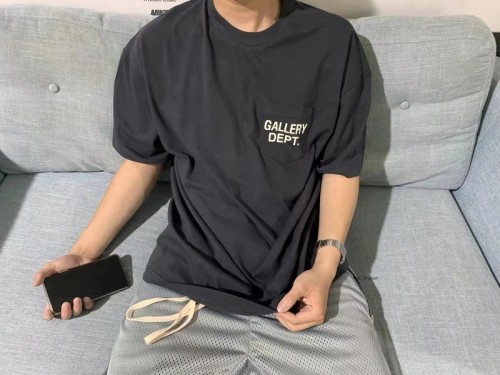 Small Letter Front Pockets Print Short Sleeve Tee 2 styles