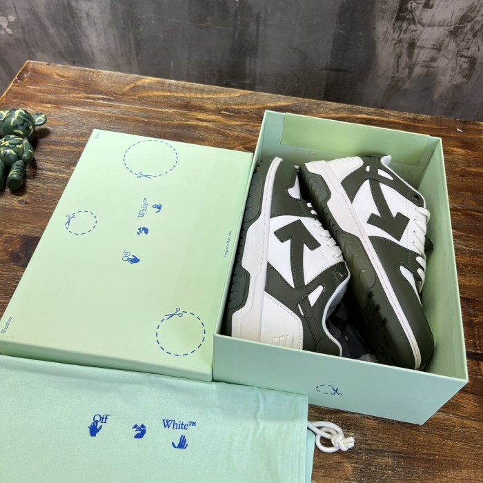 1:1 quality version Personalized Arrowhead Thick Sneakers