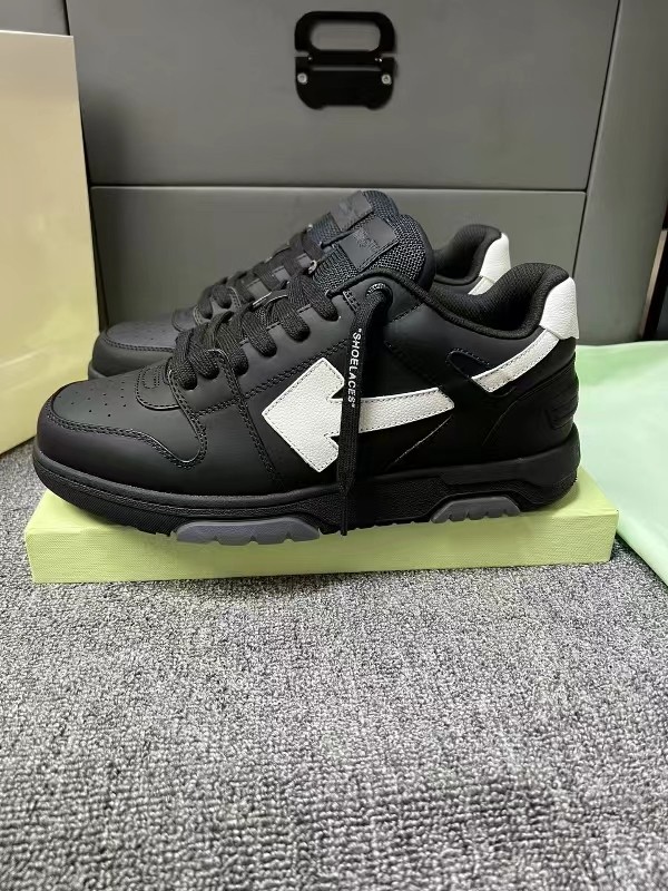 1:1 quality version Personalized Arrowhead Thick Sneakers