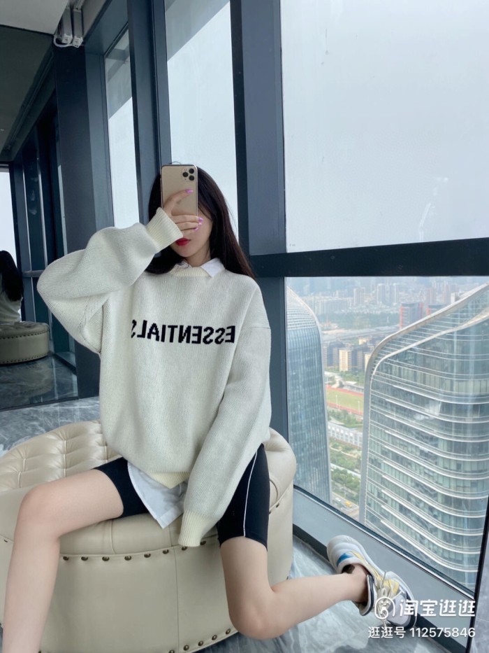 Simple knit sweater with monogram print on chest 7 colors