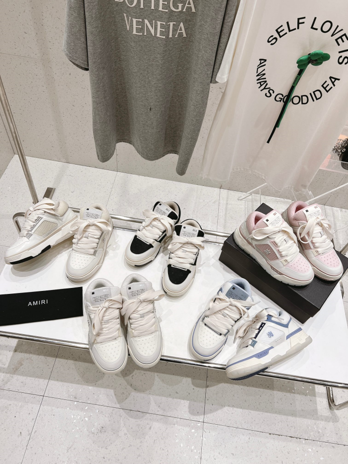 1:1 quality version Classic Breathable Small Perforated White Shoes