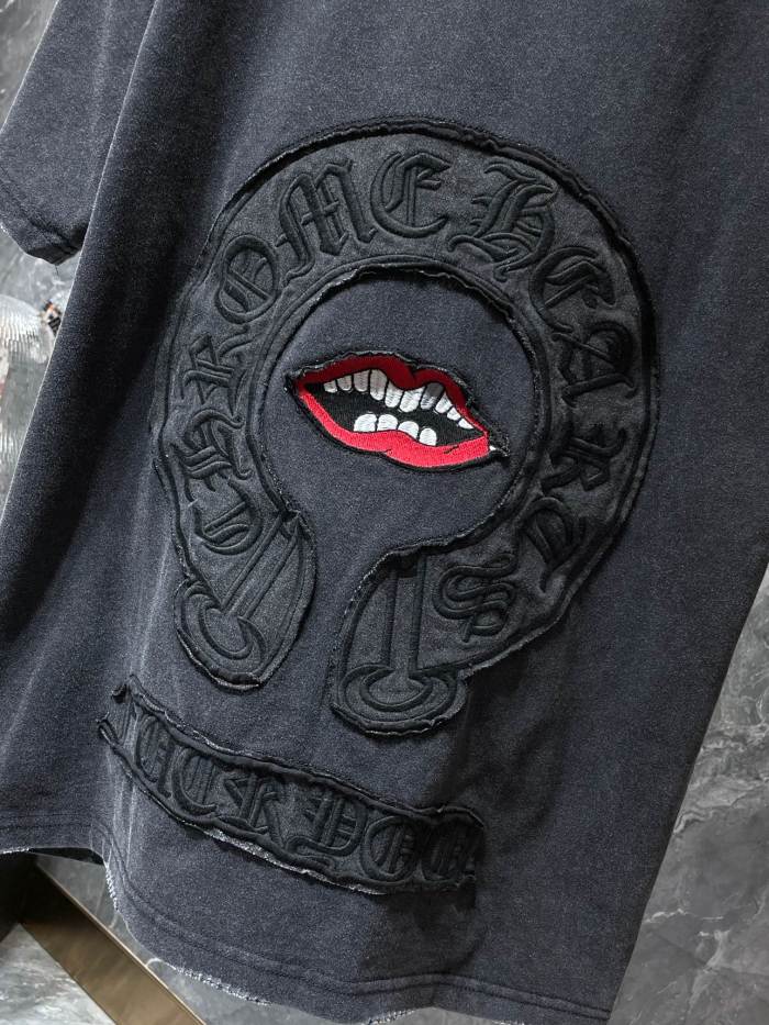 Big Horseshoe Dark Embroidery tee